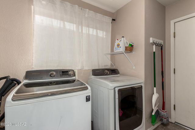 8449 E Hodgman Place, Tucson, AZ 85747