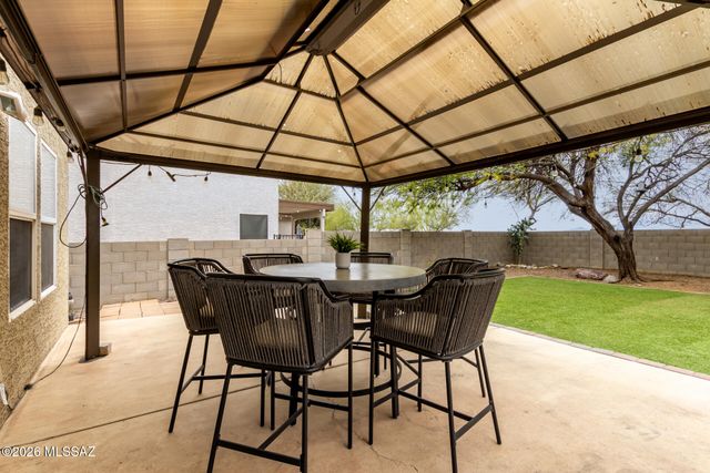 8449 E Hodgman Place, Tucson, AZ 85747