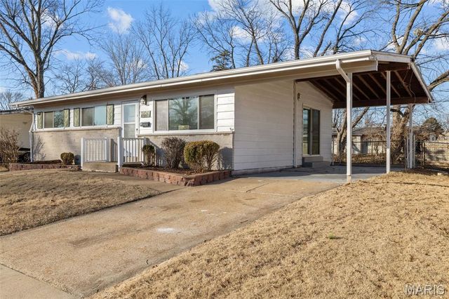 2345 Hummingbird Drive, St Louis, MO 63033