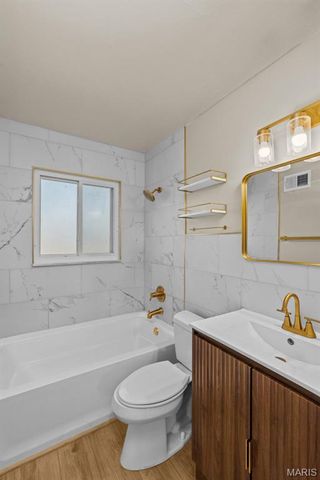 2345 Hummingbird Drive, St Louis, MO 63033