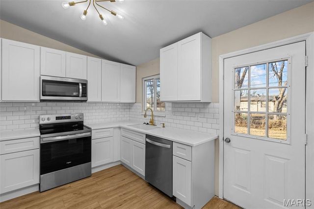 2345 Hummingbird Drive, St Louis, MO 63033