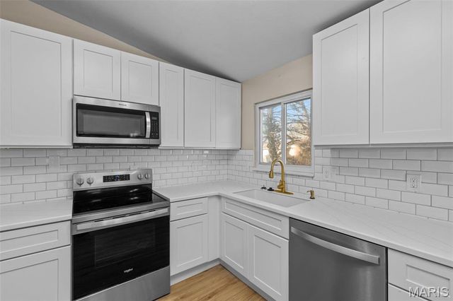 2345 Hummingbird Drive, St Louis, MO 63033