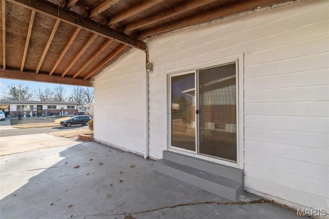 2345 Hummingbird Drive, St Louis, MO 63033