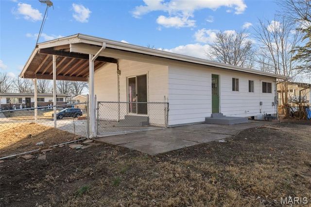 2345 Hummingbird Drive, St Louis, MO 63033