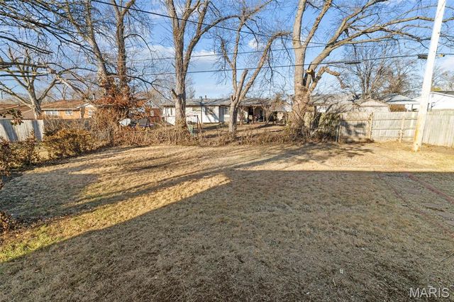 2345 Hummingbird Drive, St Louis, MO 63033