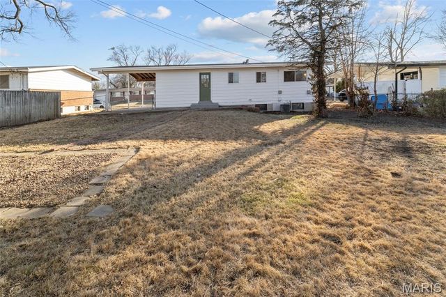 2345 Hummingbird Drive, St Louis, MO 63033