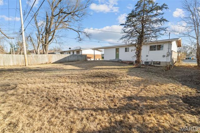 2345 Hummingbird Drive, St Louis, MO 63033