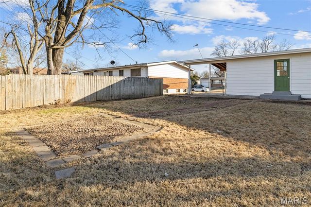 2345 Hummingbird Drive, St Louis, MO 63033