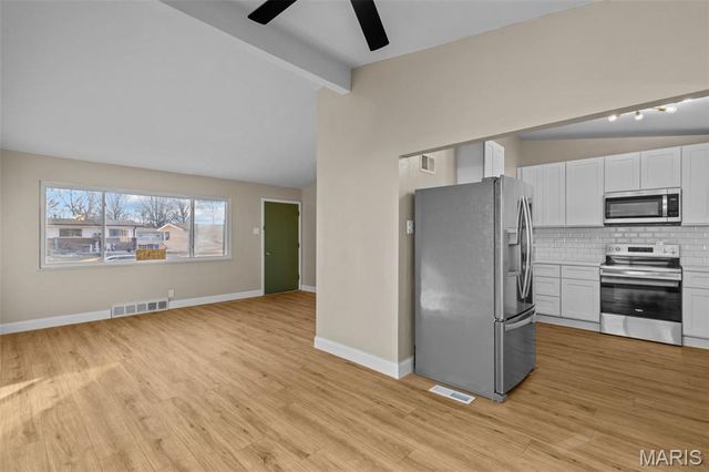 2345 Hummingbird Drive, St Louis, MO 63033