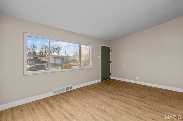 2345 Hummingbird Drive, St Louis, MO 63033