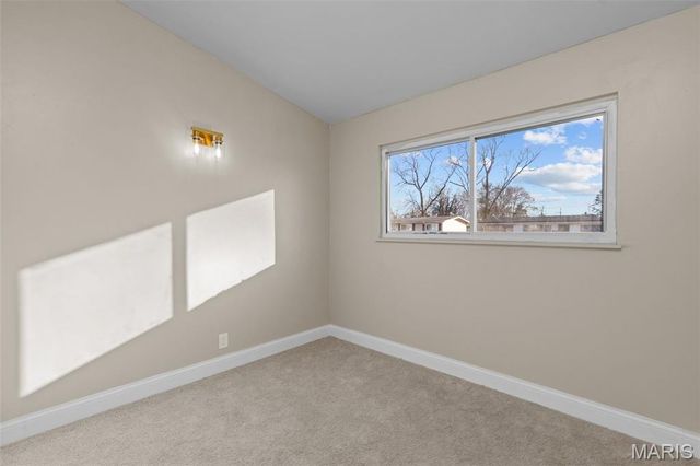 2345 Hummingbird Drive, St Louis, MO 63033