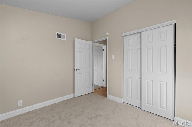 2345 Hummingbird Drive, St Louis, MO 63033