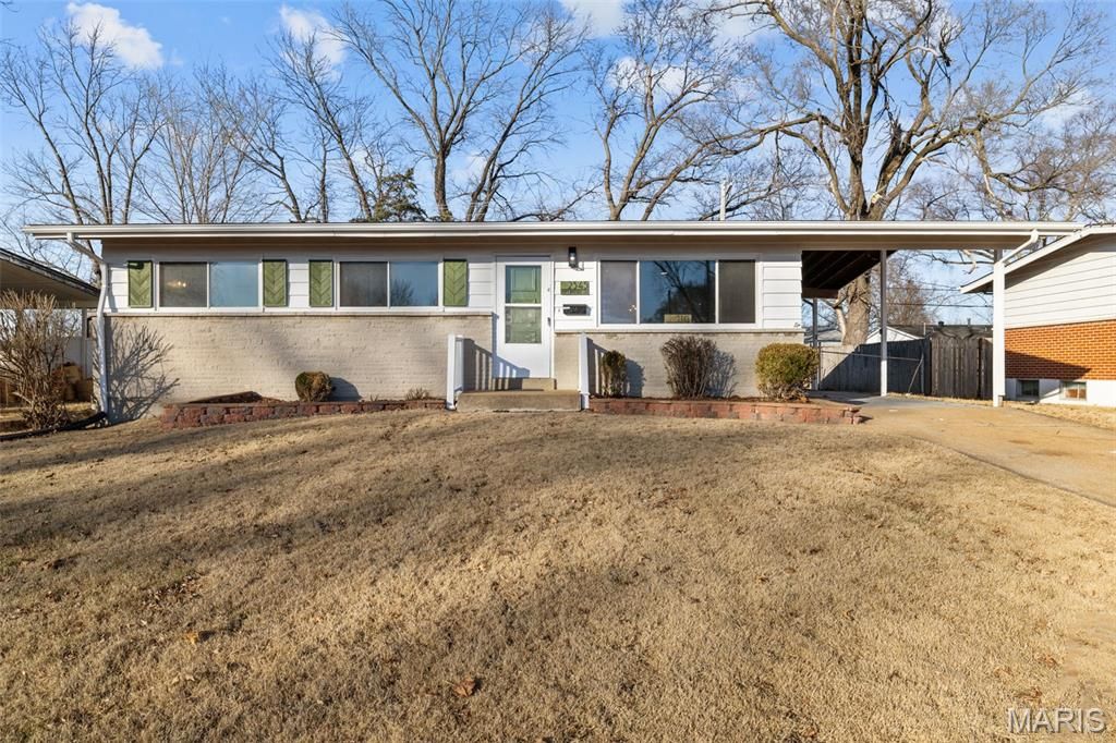 2345 Hummingbird Drive, St Louis, MO 63033