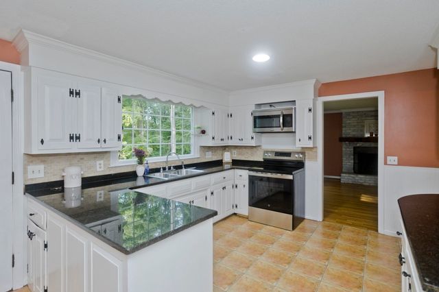 323 Bennett Rd., Hampden, MA 01036