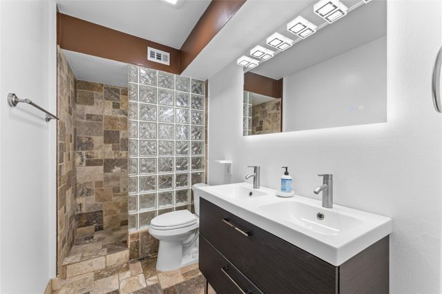 359 N Post Oak Lane 221, Houston, TX 77024