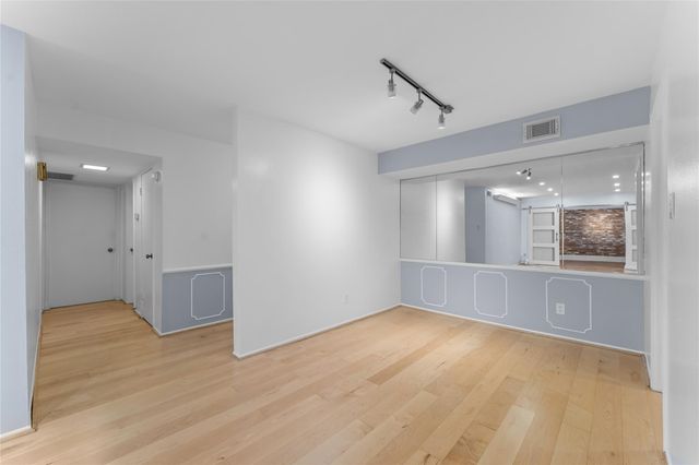 359 N Post Oak Lane 221, Houston, TX 77024