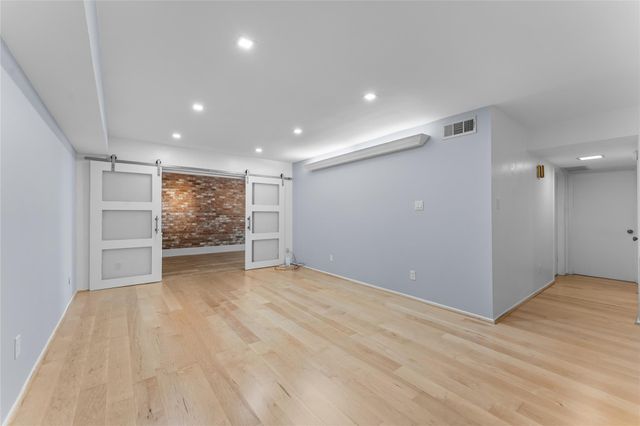 359 N Post Oak Lane 221, Houston, TX 77024