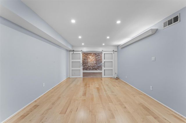 359 N Post Oak Lane 221, Houston, TX 77024