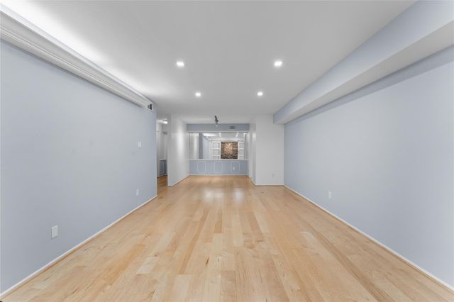 359 N Post Oak Lane 221, Houston, TX 77024