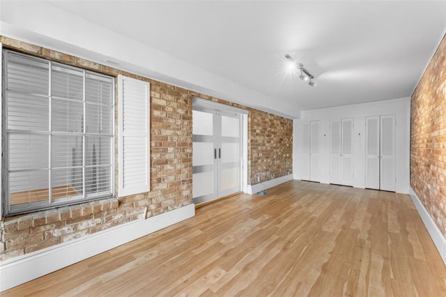 359 N Post Oak Lane 221, Houston, TX 77024