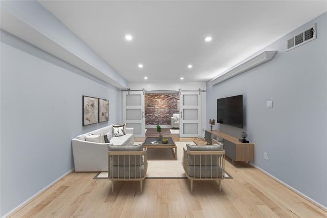 359 N Post Oak Lane 221, Houston, TX 77024