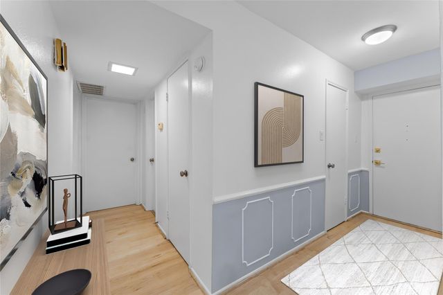 359 N Post Oak Lane 221, Houston, TX 77024