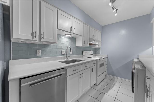 359 N Post Oak Lane 221, Houston, TX 77024