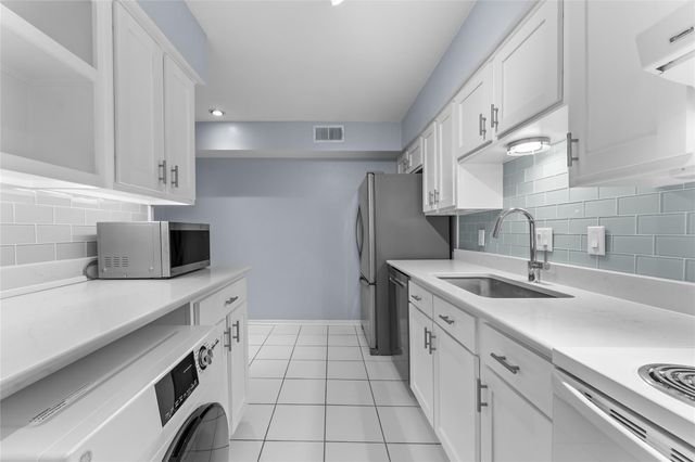 359 N Post Oak Lane 221, Houston, TX 77024