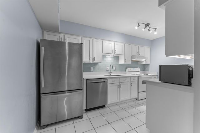 359 N Post Oak Lane 221, Houston, TX 77024