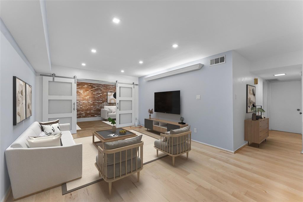 359 N Post Oak Lane 221, Houston, TX 77024