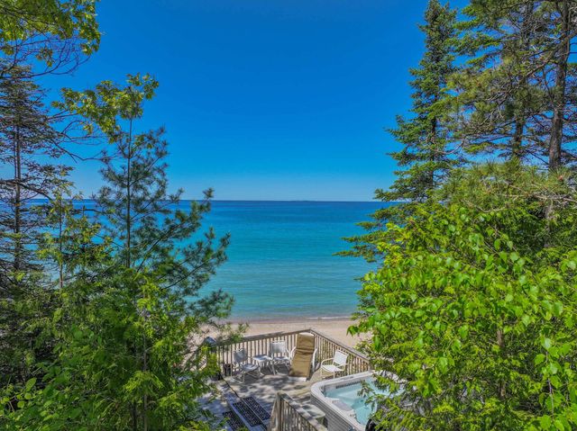 5635 N Leland Woods Drive, Leland, MI 49654