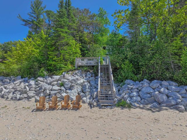 5635 N Leland Woods Drive, Leland, MI 49654