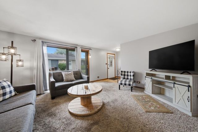 1344 Wakeby Lane 434, Schaumburg, IL 60193