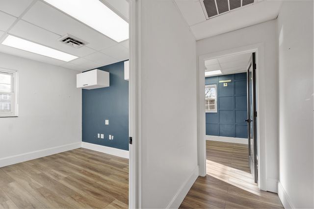 63 Shore Road 14, Winchester, MA 01890