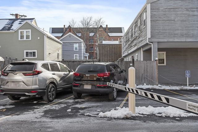 63 Shore Road 14, Winchester, MA 01890