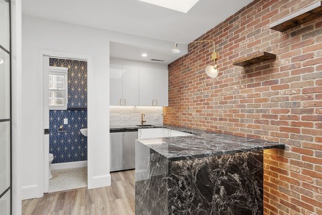 63 Shore Road 14, Winchester, MA 01890