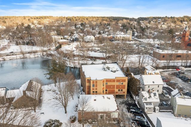 63 Shore Road 14, Winchester, MA 01890
