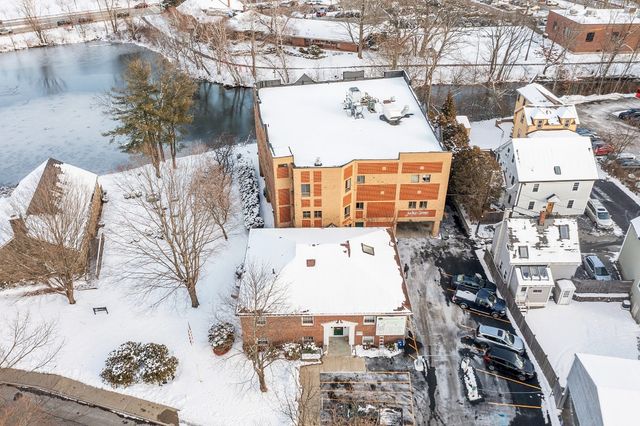 63 Shore Road 14, Winchester, MA 01890