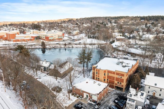 63 Shore Road 14, Winchester, MA 01890