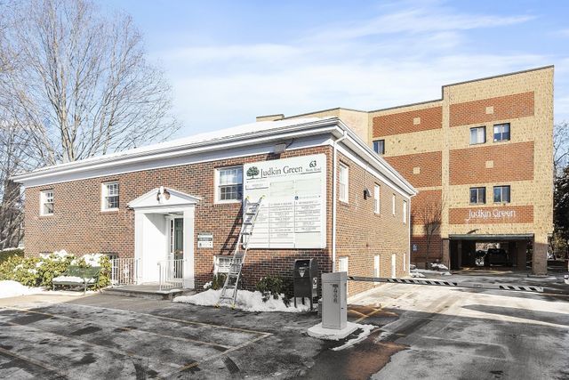 63 Shore Road 14, Winchester, MA 01890