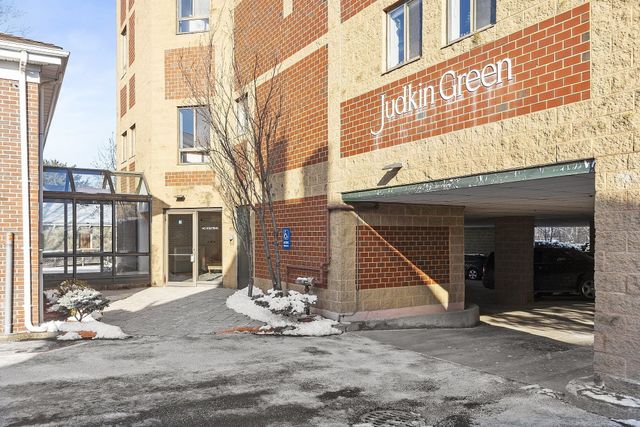 63 Shore Road 14, Winchester, MA 01890