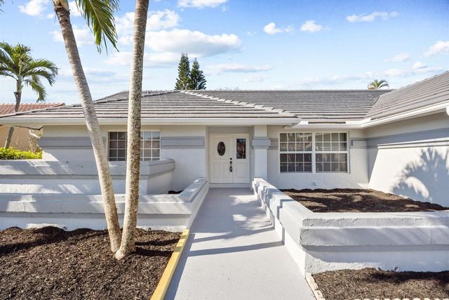 9791 Sun Pointe Dr, Boynton Beach, FL 33437