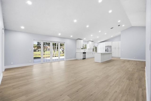 9791 Sun Pointe Dr, Boynton Beach, FL 33437