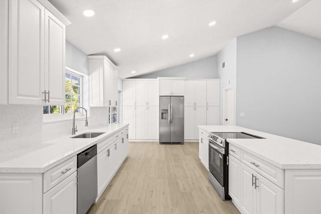 9791 Sun Pointe Dr, Boynton Beach, FL 33437