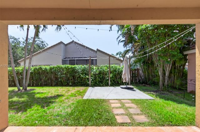 498 Cambridge Ln, Weston, FL 33326