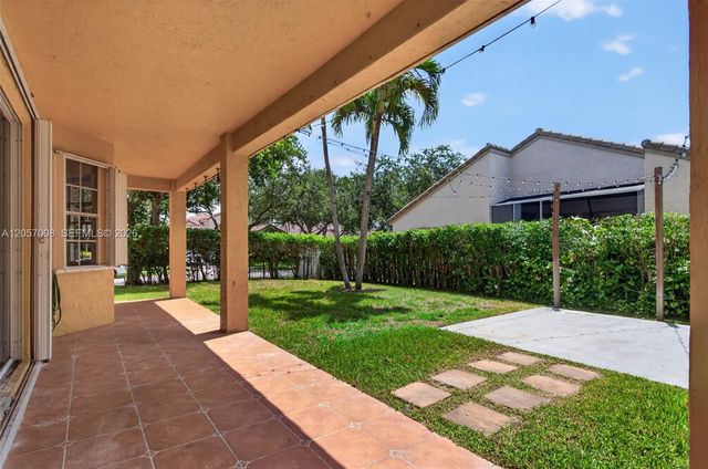 498 Cambridge Ln, Weston, FL 33326