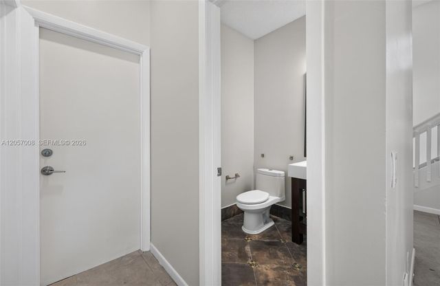 498 Cambridge Ln, Weston, FL 33326