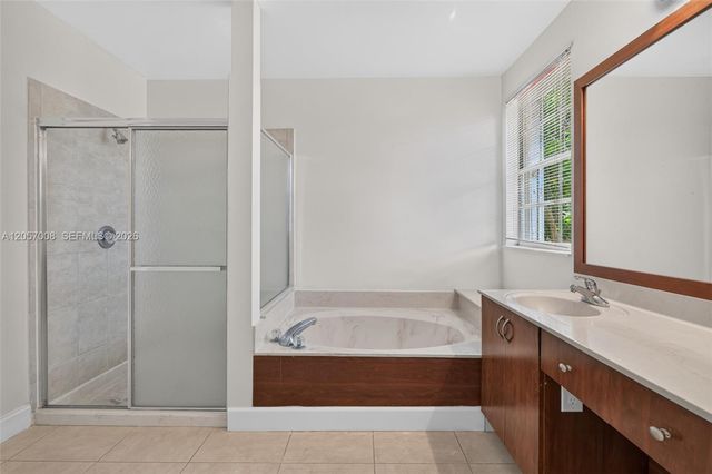 498 Cambridge Ln, Weston, FL 33326