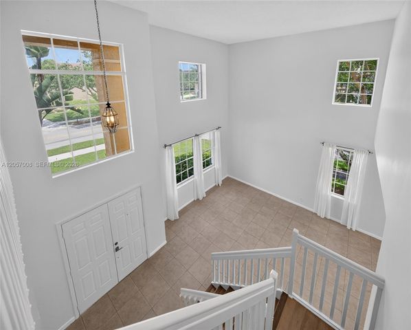 498 Cambridge Ln, Weston, FL 33326