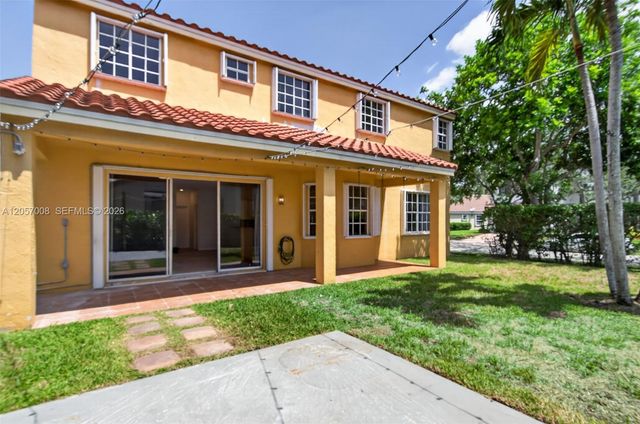 498 Cambridge Ln, Weston, FL 33326